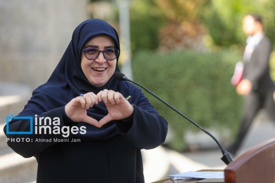 اعضای هیأت دولت در جمع خبرنگاران