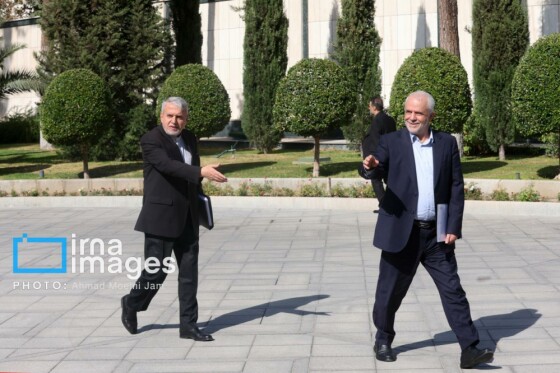 اعضای هیأت دولت در جمع خبرنگاران