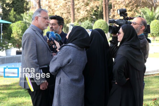 اعضای هیأت دولت در جمع خبرنگاران