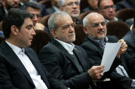 نشست دکتر مسعود پزشکیان  با فرهیختگان و فعالان اجتماعی و فرهنگی استان کردستان