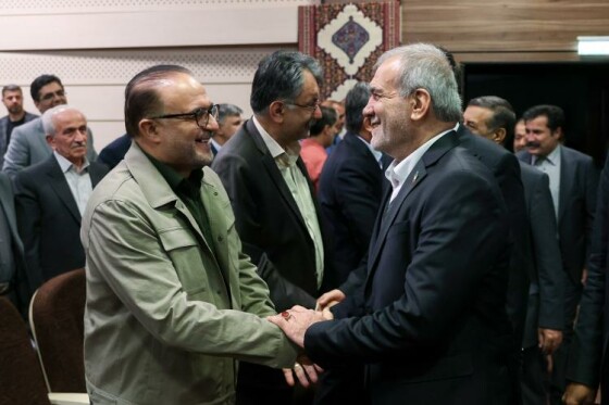 نشست دکتر مسعود پزشکیان  با فرهیختگان و فعالان اجتماعی و فرهنگی استان کردستان