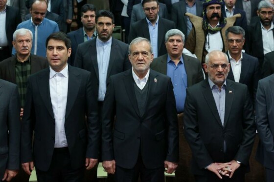 نشست دکتر مسعود پزشکیان با فرهیختگان و فعالان اجتماعی و فرهنگی استان کردستان