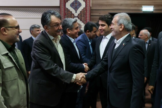 نشست دکتر مسعود پزشکیان  با فرهیختگان و فعالان اجتماعی و فرهنگی استان کردستان