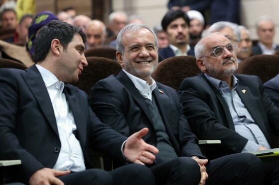 نشست دکتر مسعود پزشکیان  با فرهیختگان و فعالان اجتماعی و فرهنگی استان کردستان