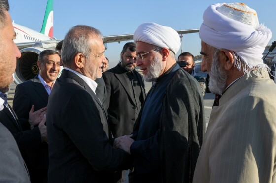 نشست دکتر مسعود پزشکیان  با فرهیختگان و فعالان اجتماعی و فرهنگی استان کردستان