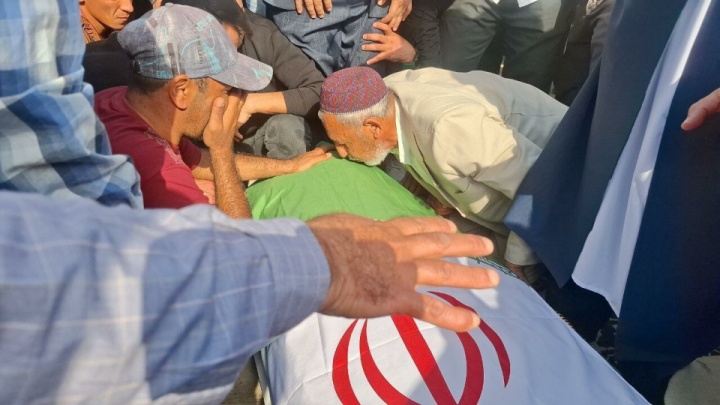 وداع باشکوه با صابر کاظمی در آق‌قلا؛ قهرمان جوان در میان اشک مردم به خاک سپرده شد