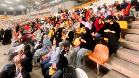 نخستین حضور بانوان در ورزشگاه اختصاصی فولاد خوزستان رقم خورد