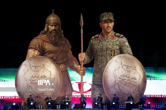 رونمایی از مجسمه «زانو زنندگان برابر ایران»