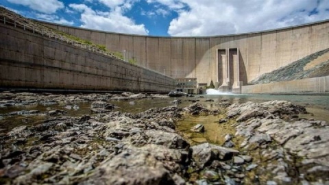 فیلم / مدیر تاسیسات سد زاینده‌رود: سد زاینده‌رود کمتر از ۱۰ درصد آب دارد