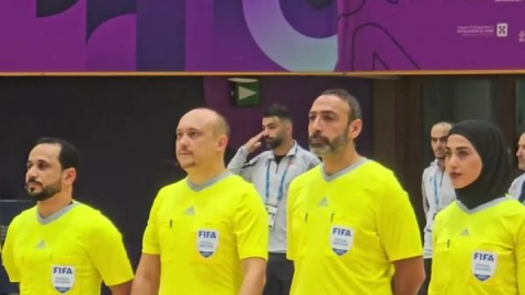 فیلم / سلام نظامی مربی ایرانی  تیم ملی تاجیکستان هنگام پخش سرود ملی ایران