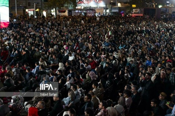 رونمایی از مجسمه «زانو زنندگان برابر ایران»