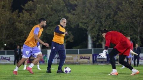 رئیسجمهور همراه با ملیپوشان فوتبال کشورمان پا به توپ شد