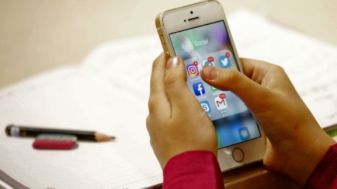 حذف نوجوانان از دنیای دیجیتال اصلاً راهحل خوبی نیست