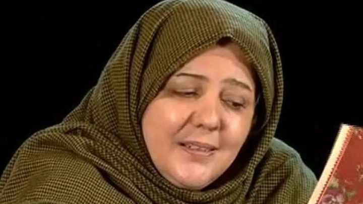 زویا امامی در کنار پسرش آرام می‌گیرد