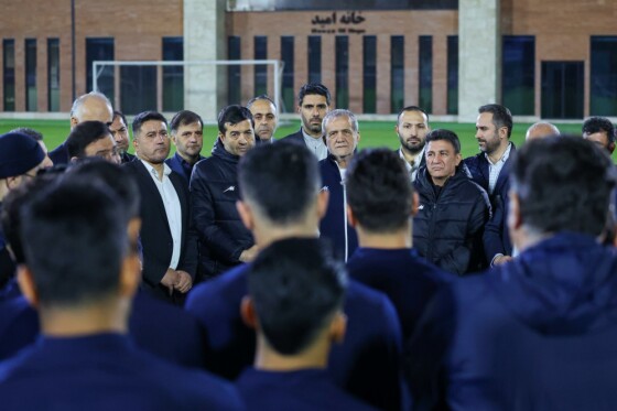 دیدار با بازیکنان و کادر فنی تیم ملی فوتبال