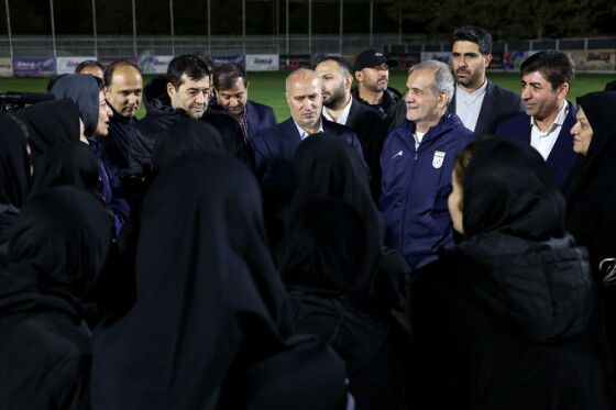 دیدار با بازیکنان و کادر فنی تیم ملی فوتبال