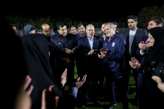 دیدار با بازیکنان و کادر فنی تیم ملی فوتبال