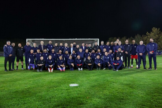 دیدار با بازیکنان و کادر فنی تیم ملی فوتبال