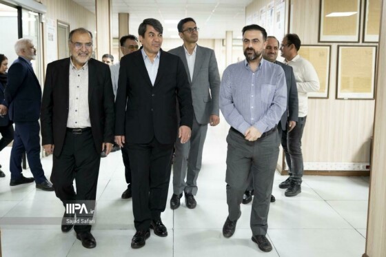 بازدید استاندار کرمان از روزنامه ایران