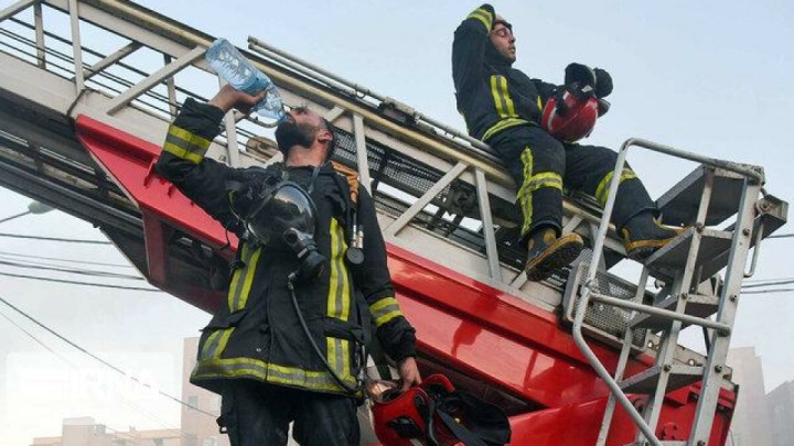 مهار آتش‌سوزی در نخیلات قطب‌آباد فین / ۸۰۰ نخل در آتش سوخت