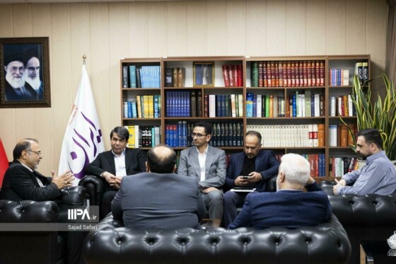 بازدید استاندار کرمان از روزنامه ایران