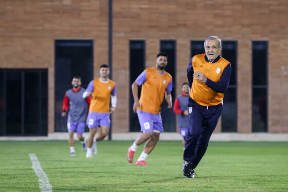 دیدار با بازیکنان و کادر فنی تیم ملی فوتبال