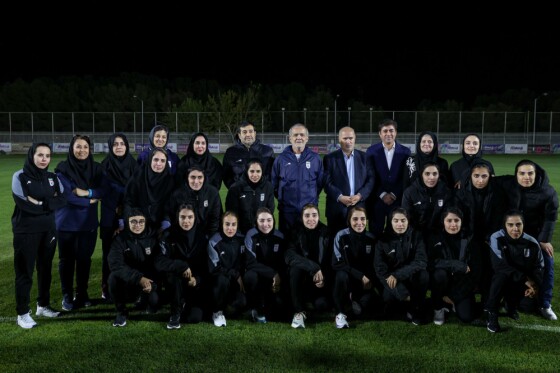 دیدار با بازیکنان و کادر فنی تیم ملی فوتبال