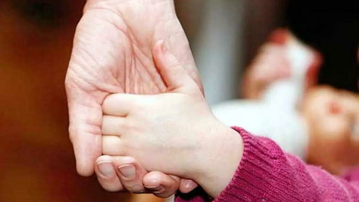 هر سال ۲۵۰۰ کودک به فرزندخواندگی می‌روند