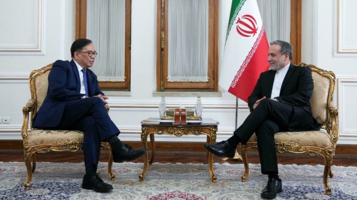 دیدار معاون وزیر خارجه فیلیپین با عراقچی