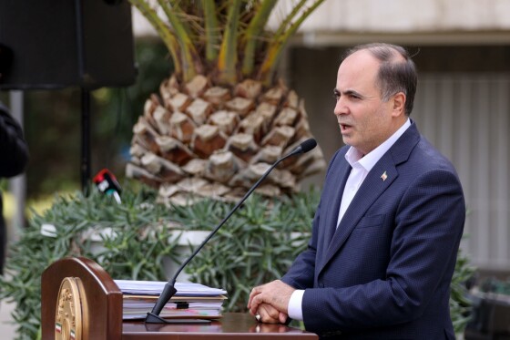 اعضای هیأت دولت در جمع خبرنگاران