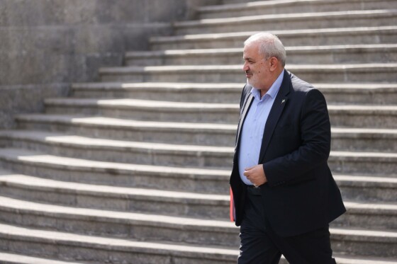 اعضای هیأت دولت در جمع خبرنگاران