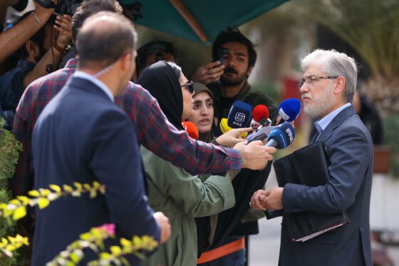 اعضای هیأت دولت در جمع خبرنگاران