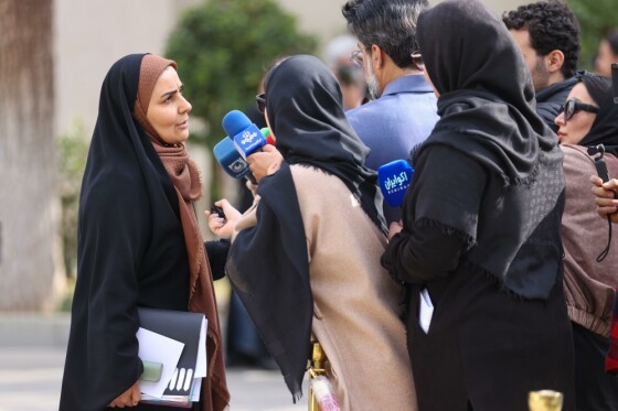 اعضای هیأت دولت در جمع خبرنگاران