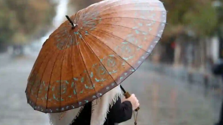 مناطق شمالی تهران بارانی می‌شود