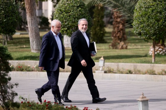 اعضای هیأت دولت در جمع خبرنگاران