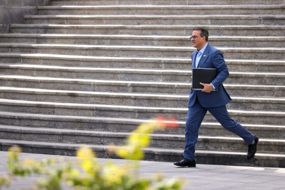 اعضای هیأت دولت در جمع خبرنگاران