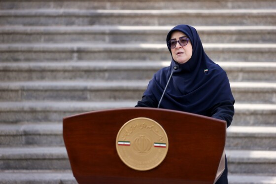 اعضای هیأت دولت در جمع خبرنگاران