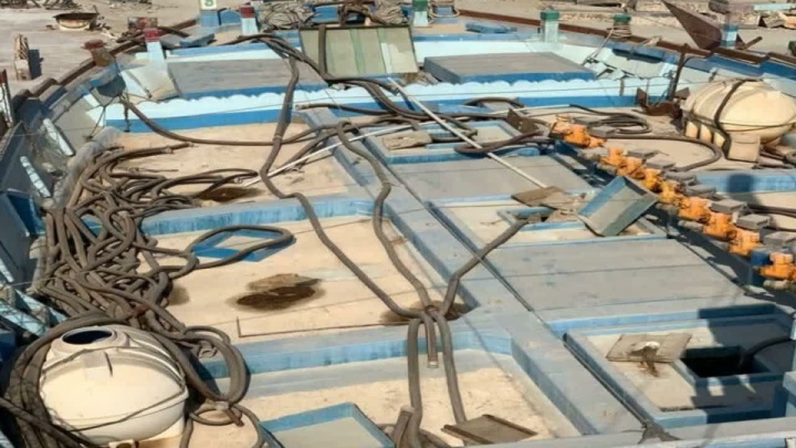 توقیف لنج در آب‌های جاسک به ‌اتهام قاچاق بیش از پنج میلیون لیتر سوخت