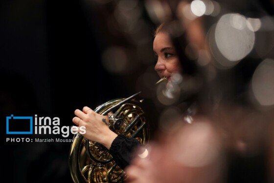 «ارکستر سمفونیک تهران به رهبری «پانیذ فریوسفی»