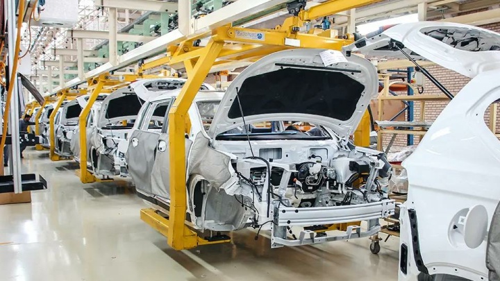 چرا خودروسازان قیمت‌ها را بالا بردند؟