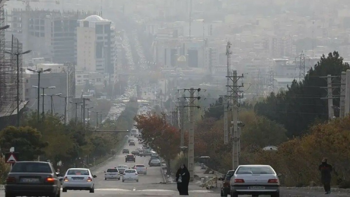 هشدار ادامه آلودگی هوا در کلان‌شهرها / احتمال رگبار، باد و گرد و خاک در غرب کشور