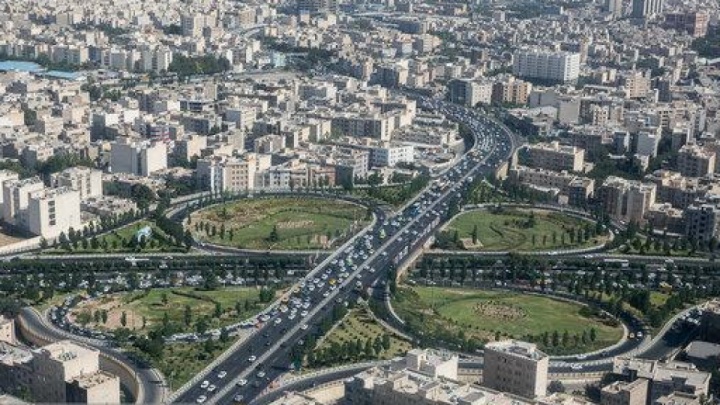 بارگذاری بی‌پایان جمعیت در شهری بی‌رمق