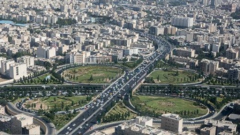 بارگذاری بی‌پایان جمعیت در شهری بی‌رمق