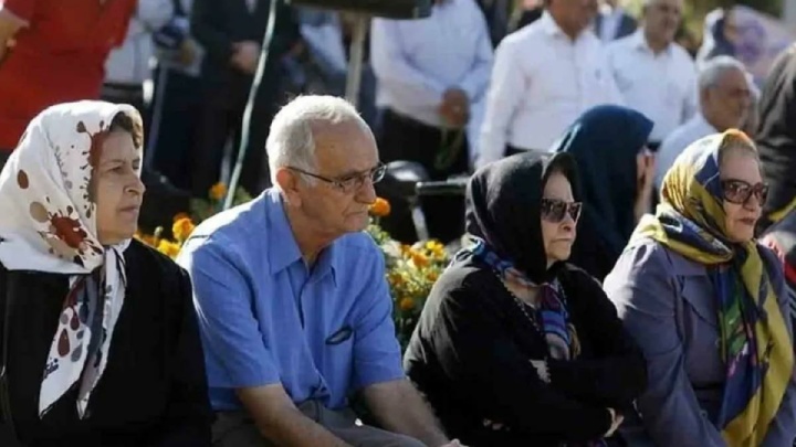 ابلاغ دستورالعمل بازنشستگی مادران شاغل باحداقل ۲۰ سال سابقه+ جزئیات