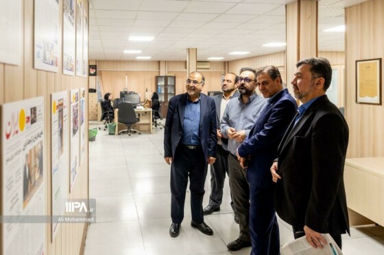 بازدید مدیرعامل شرکت مخابرات از روزنامه ایران