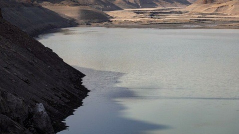فیلم/  سد لتیان به جایی رسیده که فقط ۲۰ درصد آب آن قابل استفاده است!