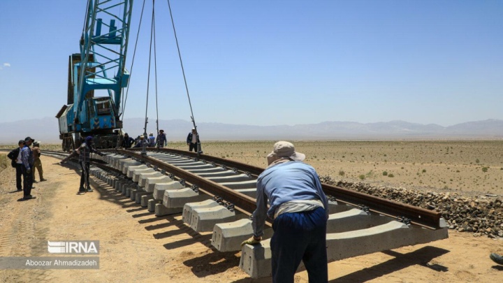 انجام ۳۰۰ کیلومتر ریل‌گذاری در پروژه چابهار- زاهدان طی یک‌سال/ رکورد کشور شکسته شد