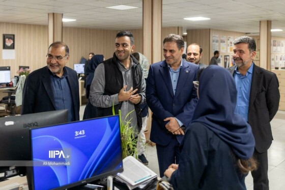 بازدید مدیرعامل شرکت مخابرات از روزنامه ایران