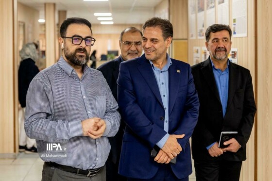 بازدید مدیرعامل شرکت مخابرات از روزنامه ایران