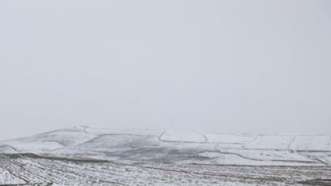 فیلم/   اولین بارش برف پاییزی در ارتفاعات قم